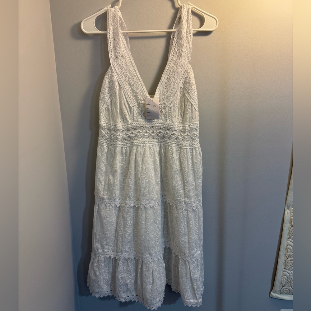 White Lace Sleeveless Dress